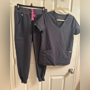 Casma Three Pocket scrub top                                    Zamora Jogger S